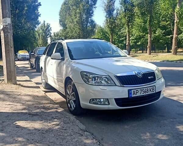 Белый Шкода Октавия, объемом двигателя 1.97 л и пробегом 292 тыс. км за 8800 $, фото 1 на Automoto.ua