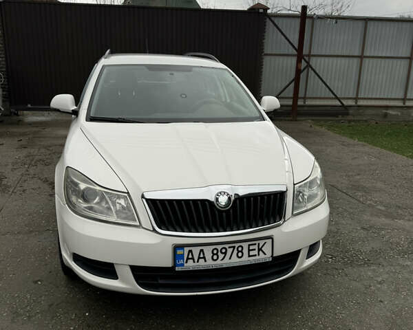 Білий Шкода Октавія, об'ємом двигуна 1.6 л та пробігом 183 тис. км за 7400 $, фото 18 на Automoto.ua