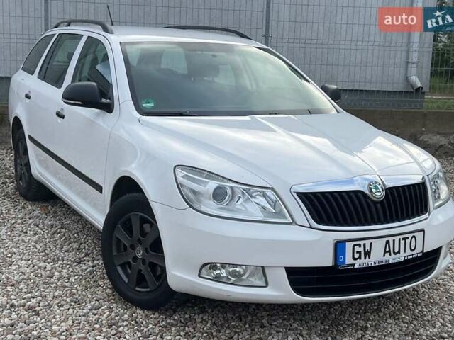 Белый Шкода Октавия, объемом двигателя 1.6 л и пробегом 209 тыс. км за 5700 $, фото 2 на Automoto.ua