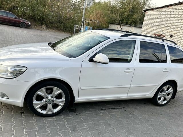 Шкода Октавія 2011 у Житомирі на Automoto.ua Білий Шкода Октавія, об'ємом двигуна 1.6 л та пробігом 235 тис. км за 8000 $, фото 4 на Automoto.ua