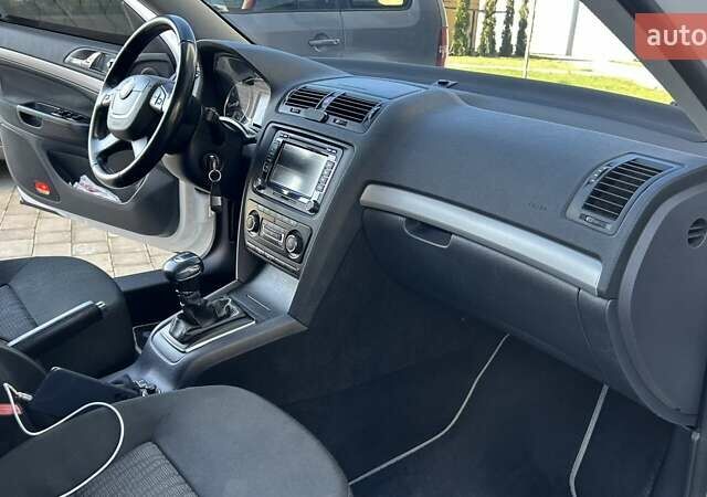 Белый Шкода Октавия, объемом двигателя 1.2 л и пробегом 235 тыс. км за 6900 $, фото 23 на Automoto.ua