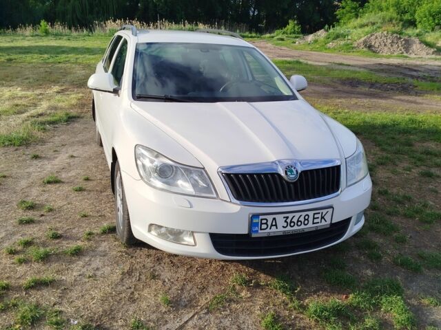 Білий Шкода Октавія, об'ємом двигуна 1.8 л та пробігом 250 тис. км за 8300 $, фото 6 на Automoto.ua