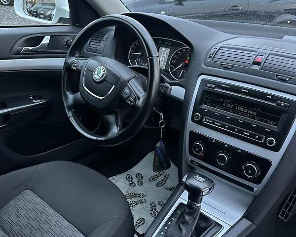 Білий Шкода Октавія, об'ємом двигуна 1.6 л та пробігом 244 тис. км за 7800 $, фото 8 на Automoto.ua