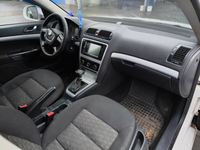 Білий Шкода Октавія, об'ємом двигуна 1.6 л та пробігом 330 тис. км за 6700 $, фото 18 на Automoto.ua