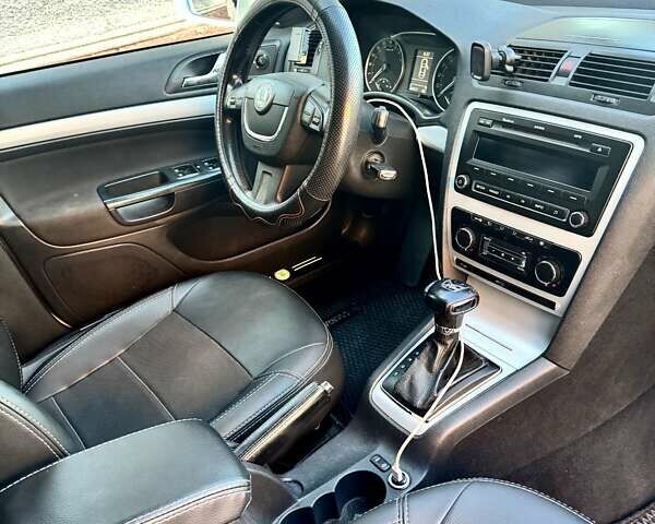 Белый Шкода Октавия, объемом двигателя 1.6 л и пробегом 204 тыс. км за 8800 $, фото 22 на Automoto.ua