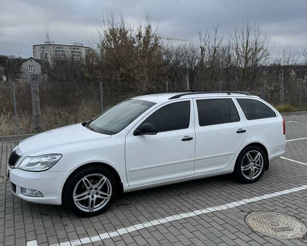 Белый Шкода Октавия, объемом двигателя 1.2 л и пробегом 215 тыс. км за 6500 $, фото 2 на Automoto.ua