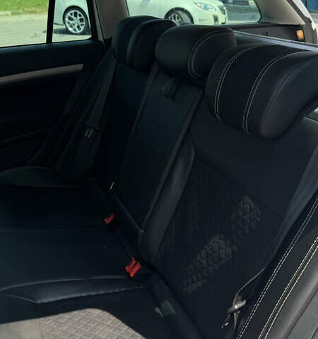 Белый Шкода Октавия, объемом двигателя 1.97 л и пробегом 265 тыс. км за 8300 $, фото 11 на Automoto.ua