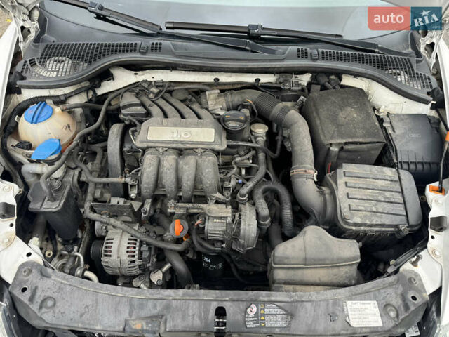 Білий Шкода Октавія, об'ємом двигуна 1.6 л та пробігом 183 тис. км за 7400 $, фото 42 на Automoto.ua