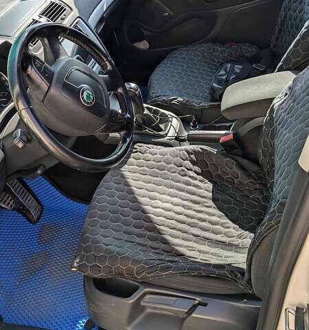 Белый Шкода Октавия, объемом двигателя 2 л и пробегом 230 тыс. км за 10550 $, фото 12 на Automoto.ua