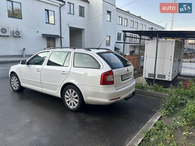 Белый Шкода Октавия, объемом двигателя 1.6 л и пробегом 255 тыс. км за 9100 $, фото 2 на Automoto.ua