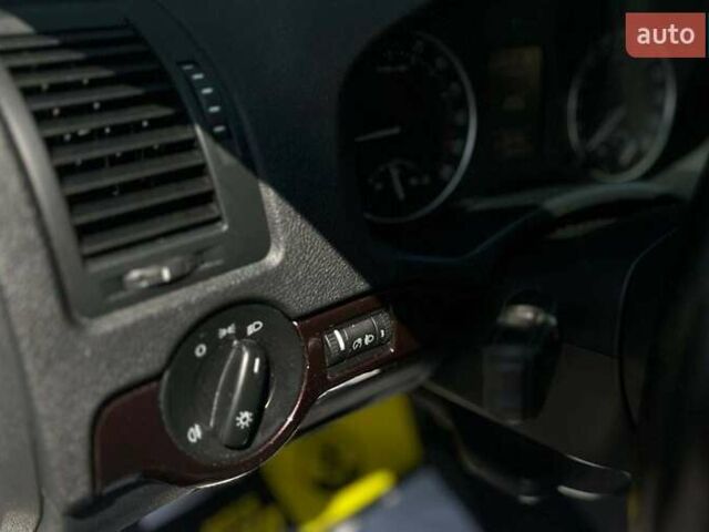 Белый Шкода Октавия, объемом двигателя 1.6 л и пробегом 320 тыс. км за 8000 $, фото 8 на Automoto.ua