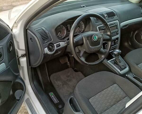 Белый Шкода Октавия, объемом двигателя 1.8 л и пробегом 173 тыс. км за 8950 $, фото 8 на Automoto.ua