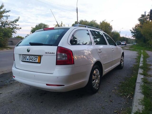Белый Шкода Октавия, объемом двигателя 1.6 л и пробегом 255 тыс. км за 9100 $, фото 20 на Automoto.ua