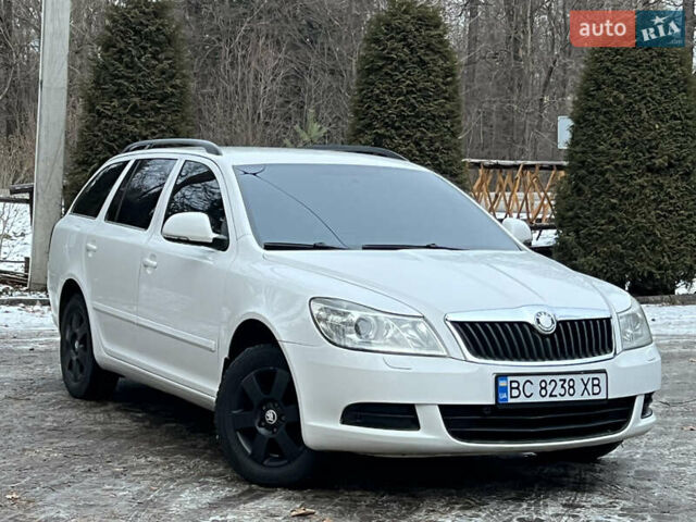 Белый Шкода Октавия, объемом двигателя 1.6 л и пробегом 299 тыс. км за 6999 $, фото 1 на Automoto.ua