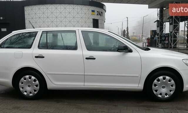 Белый Шкода Октавия, объемом двигателя 1.39 л и пробегом 205 тыс. км за 6899 $, фото 2 на Automoto.ua