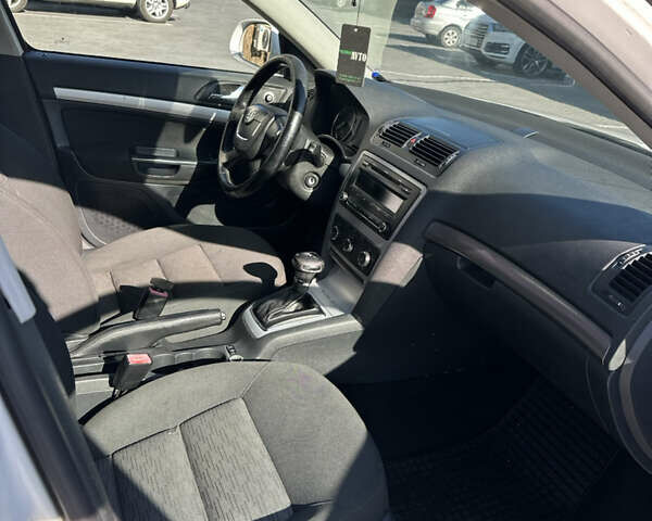 Белый Шкода Октавия, объемом двигателя 1.6 л и пробегом 220 тыс. км за 7500 $, фото 8 на Automoto.ua