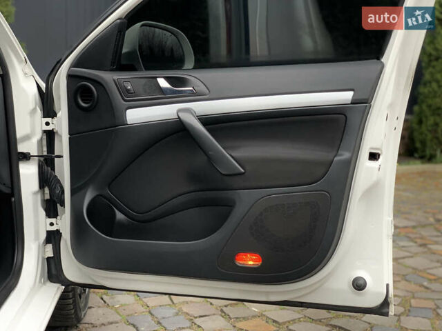 Белый Шкода Октавия, объемом двигателя 1.6 л и пробегом 271 тыс. км за 7950 $, фото 45 на Automoto.ua