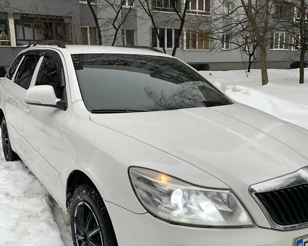 Белый Шкода Октавия, объемом двигателя 1.6 л и пробегом 354 тыс. км за 6900 $, фото 5 на Automoto.ua