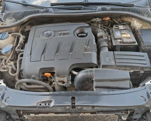 Білий Шкода Октавія, об'ємом двигуна 1.6 л та пробігом 333 тис. км за 7700 $, фото 1 на Automoto.ua