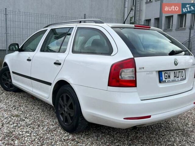 Белый Шкода Октавия, объемом двигателя 1.6 л и пробегом 209 тыс. км за 5700 $, фото 3 на Automoto.ua