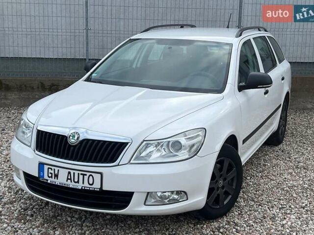 Белый Шкода Октавия, объемом двигателя 1.6 л и пробегом 209 тыс. км за 5700 $, фото 1 на Automoto.ua