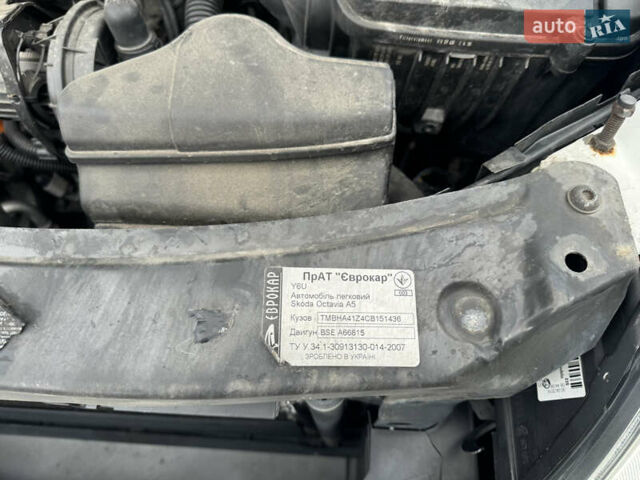 Білий Шкода Октавія, об'ємом двигуна 1.6 л та пробігом 183 тис. км за 7400 $, фото 43 на Automoto.ua