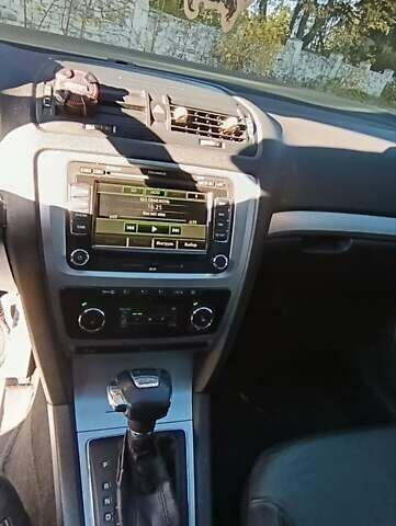 Білий Шкода Октавія, об'ємом двигуна 2.01 л та пробігом 295 тис. км за 9300 $, фото 11 на Automoto.ua