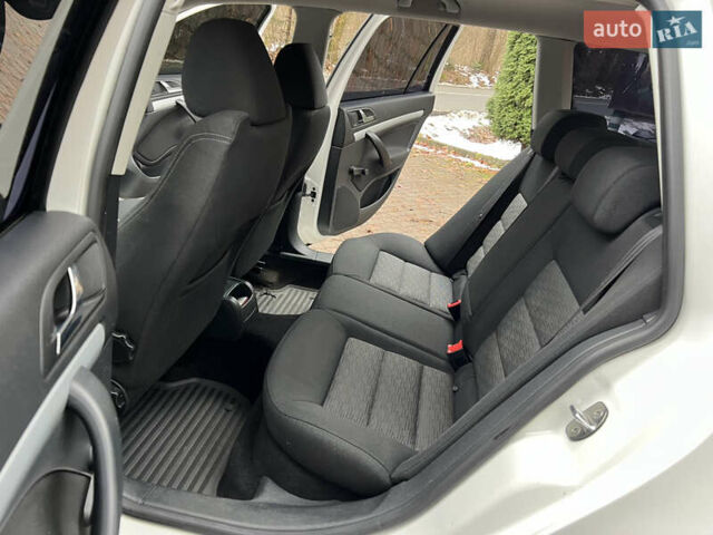 Белый Шкода Октавия, объемом двигателя 1.6 л и пробегом 299 тыс. км за 6999 $, фото 42 на Automoto.ua