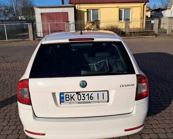 Белый Шкода Октавия, объемом двигателя 1.2 л и пробегом 154 тыс. км за 6500 $, фото 3 на Automoto.ua