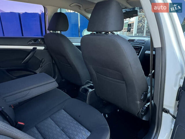 Белый Шкода Октавия, объемом двигателя 1.6 л и пробегом 261 тыс. км за 7150 $, фото 45 на Automoto.ua