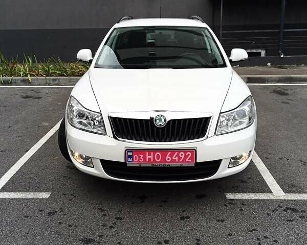 Белый Шкода Октавия, объемом двигателя 1.8 л и пробегом 159 тыс. км за 8500 $, фото 2 на Automoto.ua