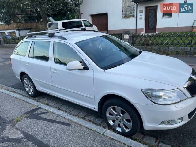 Белый Шкода Октавия, объемом двигателя 1.6 л и пробегом 240 тыс. км за 8615 $, фото 1 на Automoto.ua