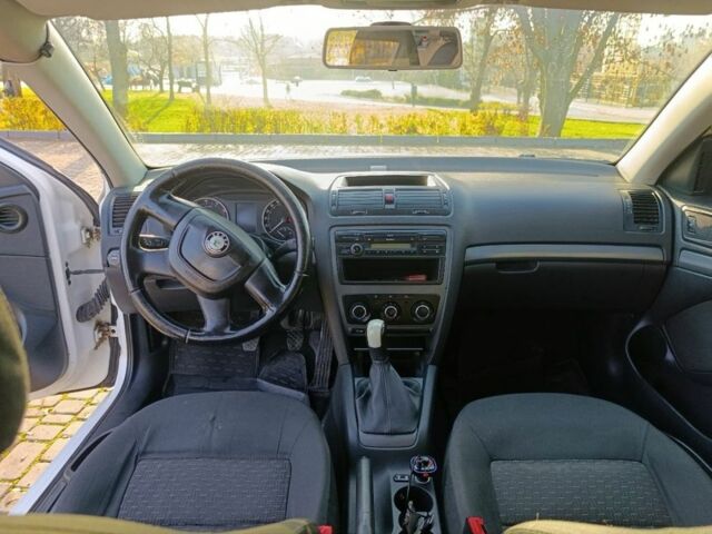 Белый Шкода Октавия, объемом двигателя 1.4 л и пробегом 400 тыс. км за 5700 $, фото 4 на Automoto.ua