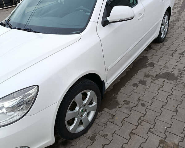 Белый Шкода Октавия, объемом двигателя 1.97 л и пробегом 245 тыс. км за 8000 $, фото 2 на Automoto.ua