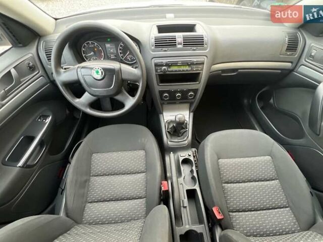 Белый Шкода Октавия, объемом двигателя 1.6 л и пробегом 209 тыс. км за 5700 $, фото 9 на Automoto.ua