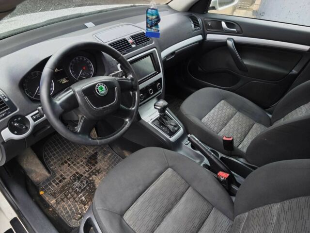 Білий Шкода Октавія, об'ємом двигуна 1.6 л та пробігом 330 тис. км за 6700 $, фото 12 на Automoto.ua