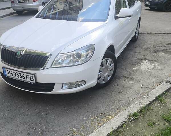 Білий Шкода Октавія, об'ємом двигуна 1.39 л та пробігом 250 тис. км за 7500 $, фото 12 на Automoto.ua