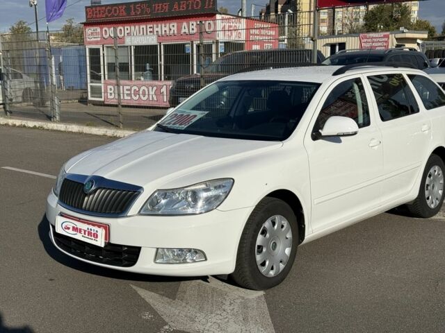 Белый Шкода Октавия, объемом двигателя 1.4 л и пробегом 225 тыс. км за 7900 $, фото 1 на Automoto.ua
