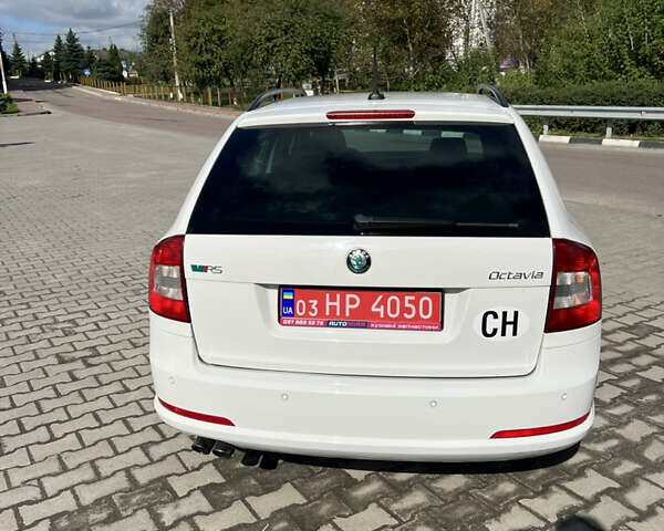 Белый Шкода Октавия, объемом двигателя 2 л и пробегом 176 тыс. км за 8000 $, фото 4 на Automoto.ua