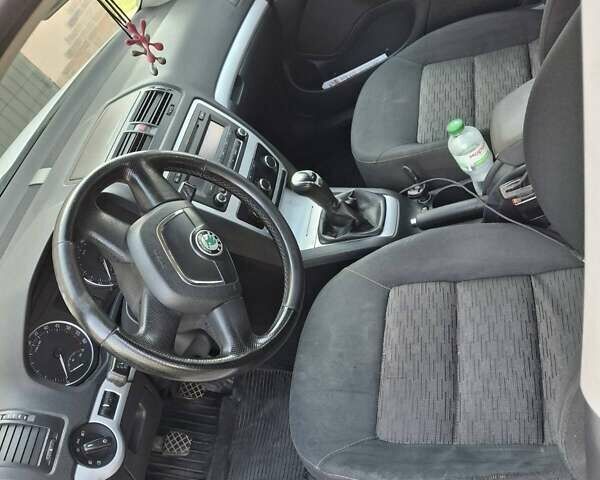 Білий Шкода Октавія, об'ємом двигуна 1.6 л та пробігом 333 тис. км за 7700 $, фото 3 на Automoto.ua