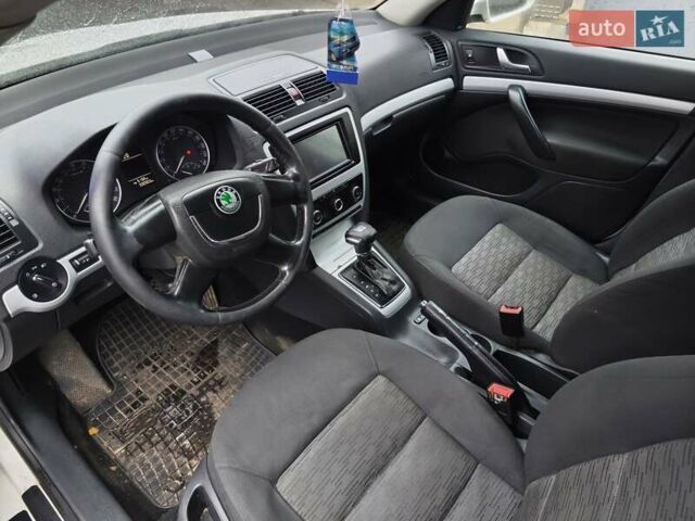 Білий Шкода Октавія, об'ємом двигуна 1.6 л та пробігом 330 тис. км за 6700 $, фото 12 на Automoto.ua
