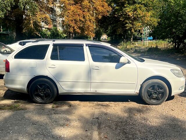 Белый Шкода Октавия, объемом двигателя 2 л и пробегом 351 тыс. км за 7200 $, фото 1 на Automoto.ua