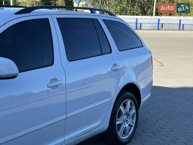 Белый Шкода Октавия, объемом двигателя 1.6 л и пробегом 261 тыс. км за 7150 $, фото 18 на Automoto.ua