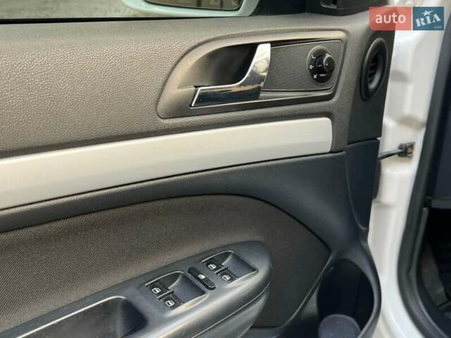 Білий Шкода Октавія, об'ємом двигуна 1.6 л та пробігом 260 тис. км за 7450 $, фото 3 на Automoto.ua