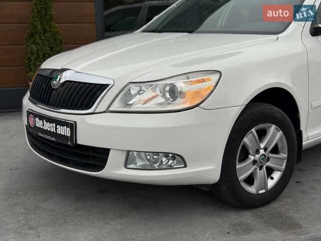 Белый Шкода Октавия, объемом двигателя 1.8 л и пробегом 208 тыс. км за 8700 $, фото 2 на Automoto.ua