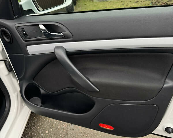 Білий Шкода Октавія, об'ємом двигуна 1.6 л та пробігом 183 тис. км за 7400 $, фото 30 на Automoto.ua