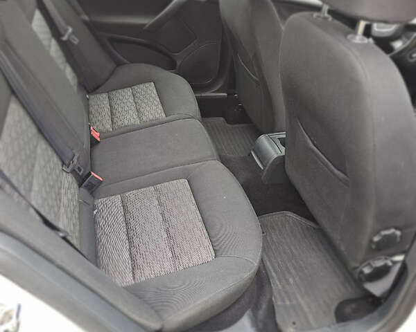 Белый Шкода Октавия, объемом двигателя 1.6 л и пробегом 380 тыс. км за 7500 $, фото 6 на Automoto.ua