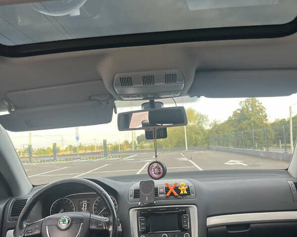 Шкода Октавія 2011 у Чернігові на Automoto.ua Білий Шкода Октавія, об'ємом двигуна 1.99 л та пробігом 283 тис. км за 10000 $, фото 7 на Automoto.ua