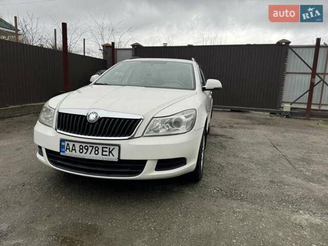 Білий Шкода Октавія, об'ємом двигуна 1.6 л та пробігом 183 тис. км за 7400 $, фото 2 на Automoto.ua