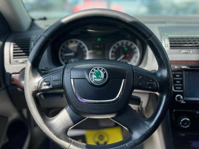 Білий Шкода Октавія, об'ємом двигуна 1.6 л та пробігом 320 тис. км за 8000 $, фото 10 на Automoto.ua